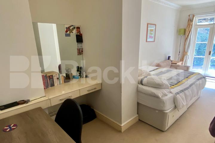 Spacious two bedroomed lower ground garden flat Alderney Street, Victoria / Pimlico
